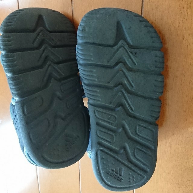 adidas(アディダス)のアディダス サンダル キッズ/ベビー/マタニティのベビー靴/シューズ(~14cm)(サンダル)の商品写真