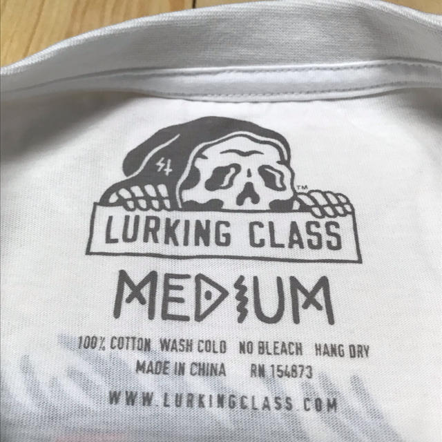 LURKING  CLASS ラーキングクラス  Tシャツ 新品 送料込み メンズのトップス(Tシャツ/カットソー(半袖/袖なし))の商品写真
