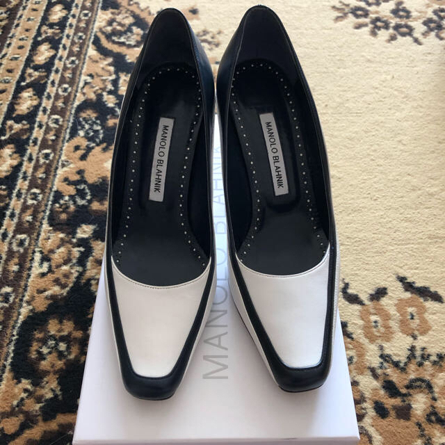 MANOLO BLAHNIK(マノロブラニク)のMANOLO BLAHNIK   レディースの靴/シューズ(ハイヒール/パンプス)の商品写真