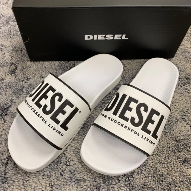 DIESEL(ディーゼル)のDIESELディーゼル新品ロゴシャワーサンダル人気ホワイト箱付き送料込み メンズの靴/シューズ(サンダル)の商品写真