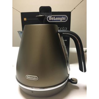 デロンギ(DeLonghi)のデロンギ ディスティンタ 電気ケトル 1リットル KBI1200J-BZ(電気ケトル)