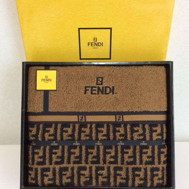 FENDI(フェンディ)のフェンディバスタオル◇日本製◇未使用品◇FENDI◇箱は付きません インテリア/住まい/日用品の日用品/生活雑貨/旅行(タオル/バス用品)の商品写真