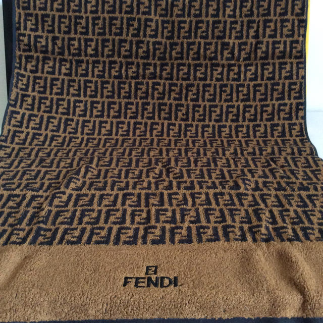 FENDI(フェンディ)のフェンディバスタオル◇日本製◇未使用品◇FENDI◇箱は付きません インテリア/住まい/日用品の日用品/生活雑貨/旅行(タオル/バス用品)の商品写真