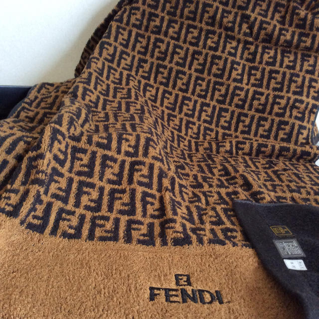 FENDI(フェンディ)のフェンディバスタオル◇日本製◇未使用品◇FENDI◇箱は付きません インテリア/住まい/日用品の日用品/生活雑貨/旅行(タオル/バス用品)の商品写真