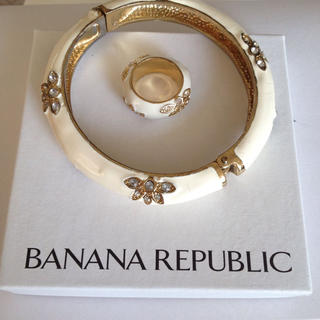 バナナリパブリック(Banana Republic)のバナリパ 陶器調バングル&リング 新品(ブレスレット/バングル)