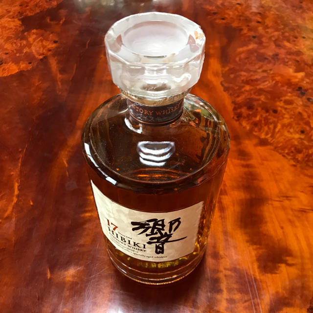 国内外の人気 サントリー ウイスキー 《響17年》700ml.新品、箱なし