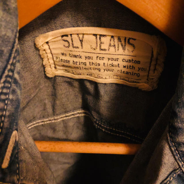 SLY(スライ)のSLY denim shirt レディースのトップス(シャツ/ブラウス(長袖/七分))の商品写真