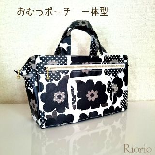 新色＊モノクロ花柄おむつポーチ(外出用品)