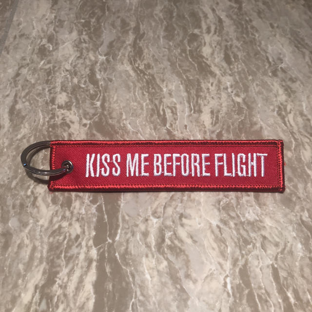 KISS ME BEFORE FLIGHT TAG 新品 赤 袋入り エンタメ/ホビーのテーブルゲーム/ホビー(航空機)の商品写真