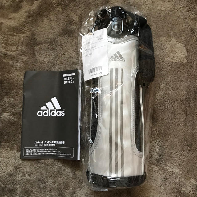 adidas(アディダス)のadidas アディダス 水筒1.45Lプロテクトポーチ付き キッズ/ベビー/マタニティの授乳/お食事用品(水筒)の商品写真