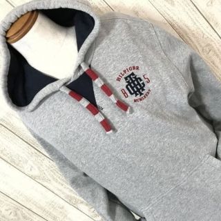 トミーヒルフィガー(TOMMY HILFIGER)の【ほぼ良品】【スウェットパーカー】TOMMY HILFIGER ロゴ刺繍  L(スウェット)