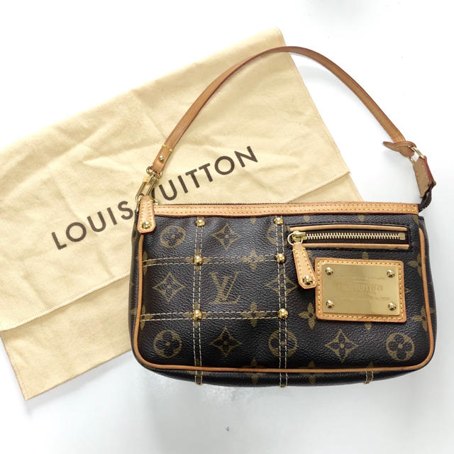 印象のデザイン VUITTON LOUIS - 】リヴェット M40141 【 VUITTON LOUIS 最終値下げ❁ ポーチ 印象のデザイン VUITTON LOUIS - 】リヴェット M40141 【 VUITTON LOUIS 最終値下げ❁ ポーチ