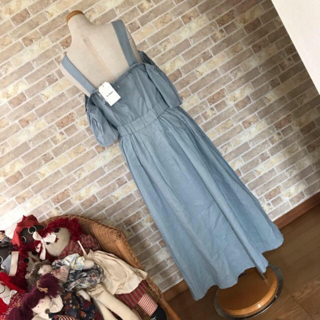 w closet(ダブルクローゼット)のw closet 【新品】オフショルダーワンピース レディースのワンピース(ロングワンピース/マキシワンピース)の商品写真