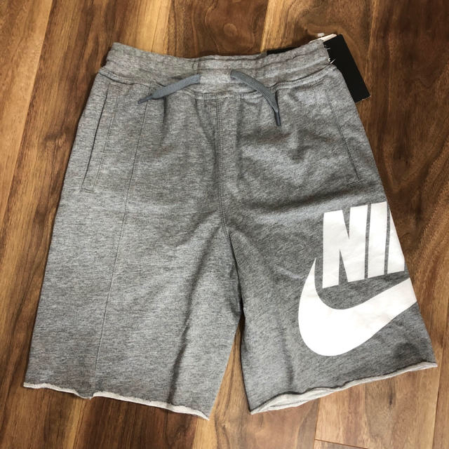 NIKE(ナイキ)の新品   ナイキ NIKE セットアップ Tシャツ ハーフパンツ パンツ 150 キッズ/ベビー/マタニティのキッズ服男の子用(90cm~)(Tシャツ/カットソー)の商品写真