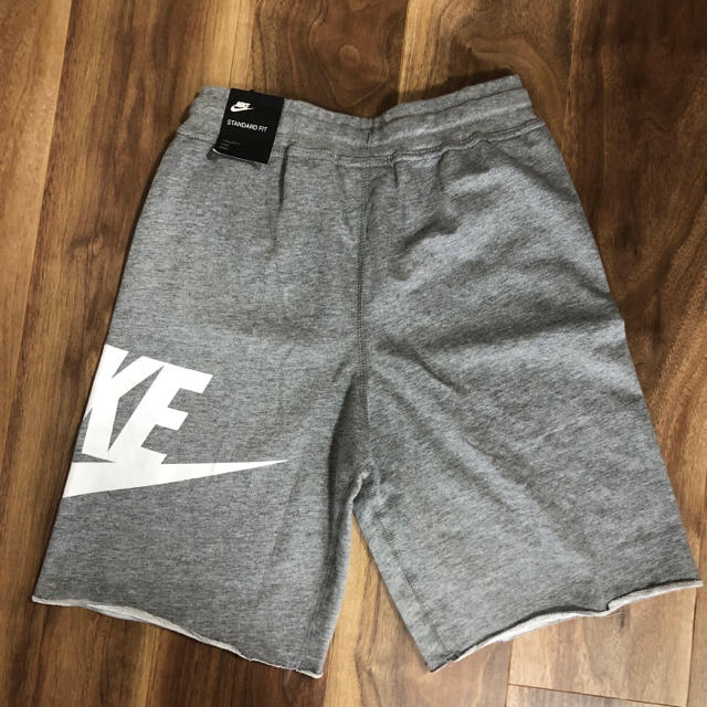 NIKE(ナイキ)の新品   ナイキ NIKE セットアップ Tシャツ ハーフパンツ パンツ 150 キッズ/ベビー/マタニティのキッズ服男の子用(90cm~)(Tシャツ/カットソー)の商品写真