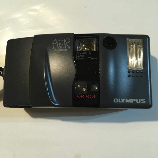 OLYMPUS(オリンパス)の【インスタ映え】 OLYMPUS AF-10TWIN 単焦点 35mm 70mm スマホ/家電/カメラのカメラ(フィルムカメラ)の商品写真