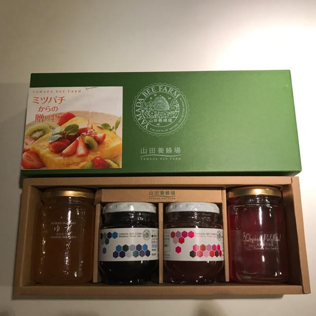 山田養蜂場(ヤマダヨウホウジョウ)の贈答品 山田養蜂場 3000円相当 ジャムセット 食品/飲料/酒の加工食品(缶詰/瓶詰)の商品写真