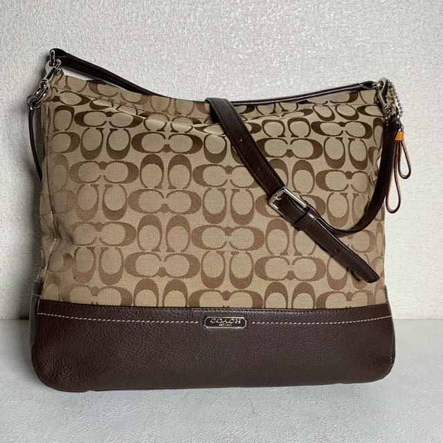 COACH(コーチ)のCOACH コーチ ショルダーバッグ シグネチャー 大きめ 607 レディースのバッグ(ショルダーバッグ)の商品写真