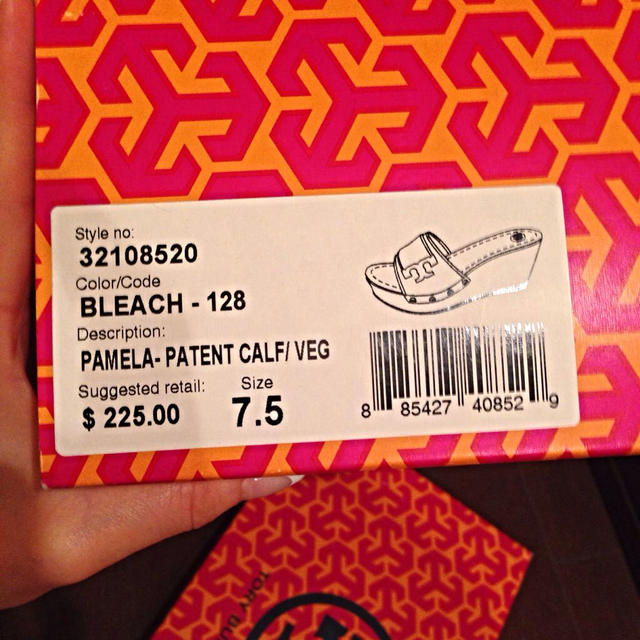 Tory Burch(トリーバーチ)のアイボリー ウェッジサンダル レディースの靴/シューズ(サンダル)の商品写真