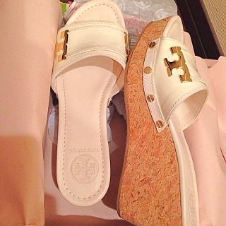 トリーバーチ(Tory Burch)のアイボリー ウェッジサンダル(サンダル)