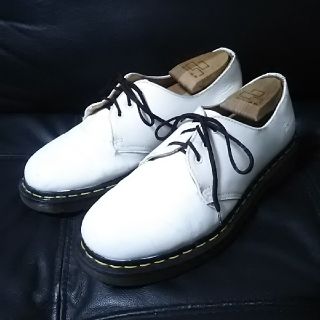 ドクターマーチン(Dr.Martens)の
人気夏カラーホワイト!ドクターマーチン高級3ホールローファー希少白！


(ドレス/ビジネス)