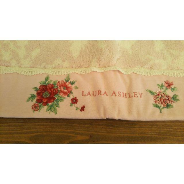 LAURA ASHLEY(ローラアシュレイ)のローラアシュレイ　トイレマットと便座カバーのセット インテリア/住まい/日用品の日用品/生活雑貨/旅行(タオル/バス用品)の商品写真