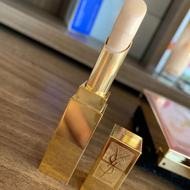 Yves Saint Laurent Beaute(イヴサンローランボーテ)のコンシーラー コスメ/美容のベースメイク/化粧品(コンシーラー)の商品写真