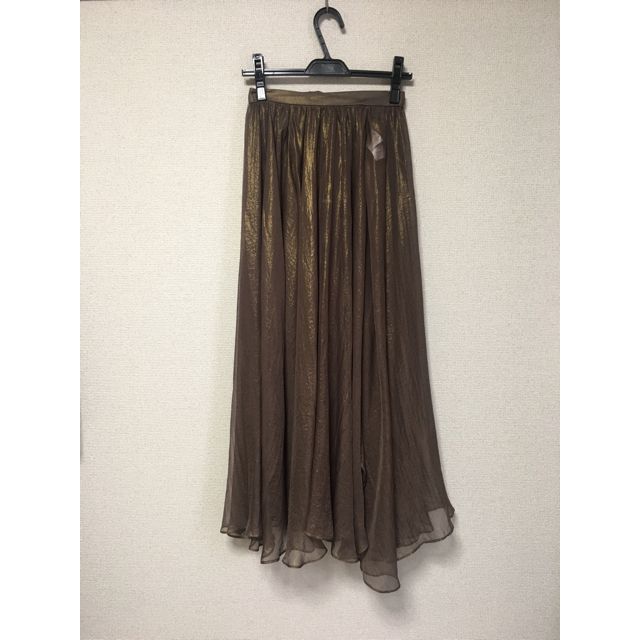 Lily Brown(リリーブラウン)のリリーブラウン  光沢フレアスカート レディースのスカート(ロングスカート)の商品写真