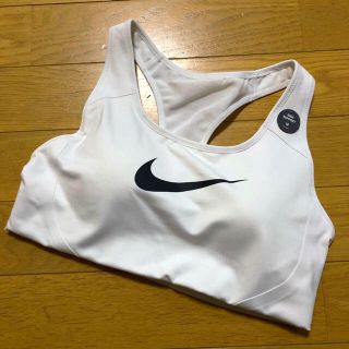 ナイキ(NIKE)のナイキ スポーツブラ(ベアトップ/チューブトップ)