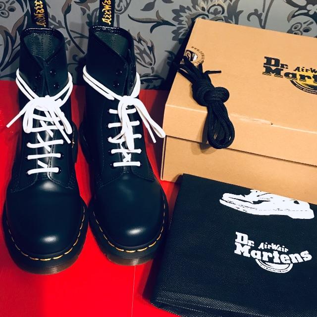 Dr.Martens(ドクターマーチン)の週末限定 ドクターマーチン ORIGINALS 1460Z 8EYE UK4  レディースの靴/シューズ(ブーツ)の商品写真