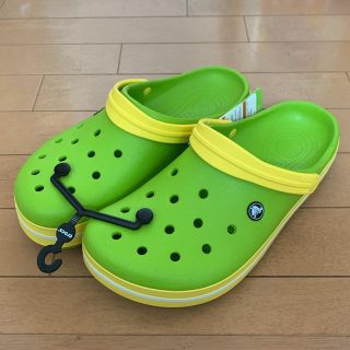 クロックス(crocs)の２８センチ  新品 クロックス ボルトグリーン/レモン《即購入可》(サンダル)