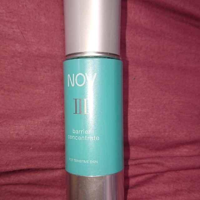 NOV(ノブ)の新品未使用☆ﾉﾌﾞⅢ☆ﾊﾞﾘｱｺﾝｾﾝﾄﾚｲﾄ保湿美容液30g コスメ/美容のスキンケア/基礎化粧品(美容液)の商品写真