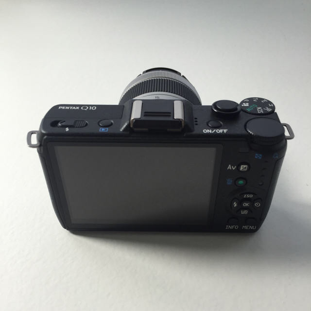 PENTAX(ペンタックス)の【購入者決定済】PENTAX Q10 ズームレンズキット スマホ/家電/カメラのカメラ(ミラーレス一眼)の商品写真