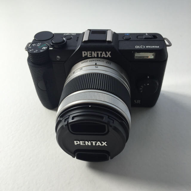 PENTAX(ペンタックス)の【購入者決定済】PENTAX Q10 ズームレンズキット スマホ/家電/カメラのカメラ(ミラーレス一眼)の商品写真