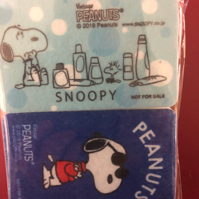 SNOOPY(スヌーピー)のスヌーピータオルとキッチンスポンジ2個 エンタメ/ホビーのアニメグッズ(タオル)の商品写真