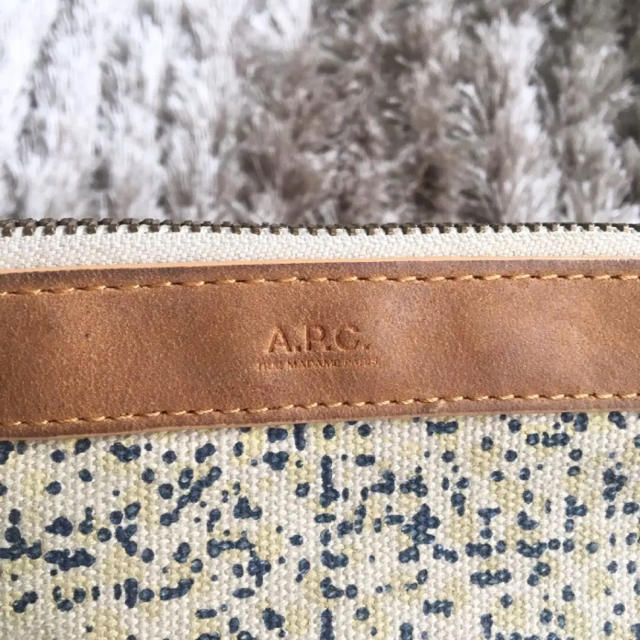 A.P.C(アーペーセー)の【専用】定価1万円！A.P.C♡薄型マルチポーチ レザー ポーチ レディースのファッション小物(ポーチ)の商品写真