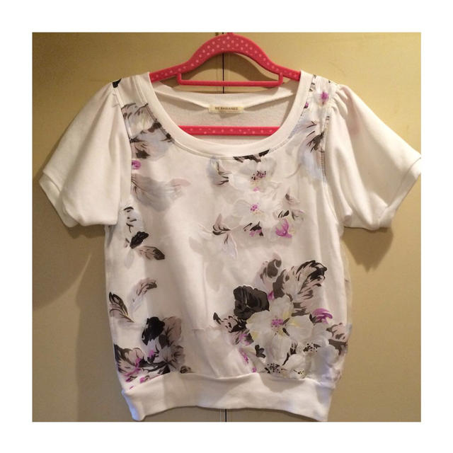 BE RADIANCE(ビーラディエンス)の花柄オーガンジートップス レディースのトップス(シャツ/ブラウス(半袖/袖なし))の商品写真