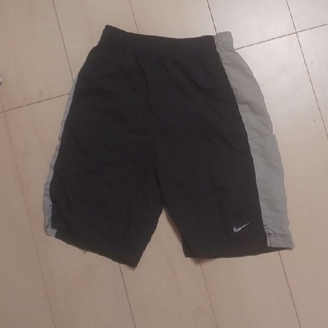 NIKE(ナイキ)のy45様ナイキ水着 S 140 キッズ/ベビー/マタニティのキッズ服男の子用(90cm~)(水着)の商品写真