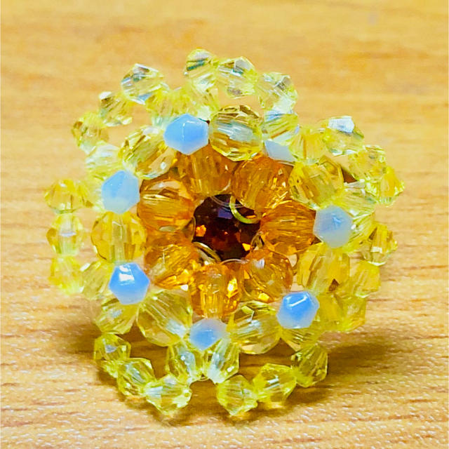 《ハンドメイド 》黄色い春の花🌼プリムラをイメージしたリング✨ ハンドメイドのアクセサリー(リング)の商品写真