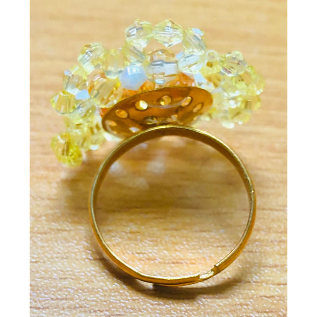 《ハンドメイド 》黄色い春の花🌼プリムラをイメージしたリング✨ ハンドメイドのアクセサリー(リング)の商品写真