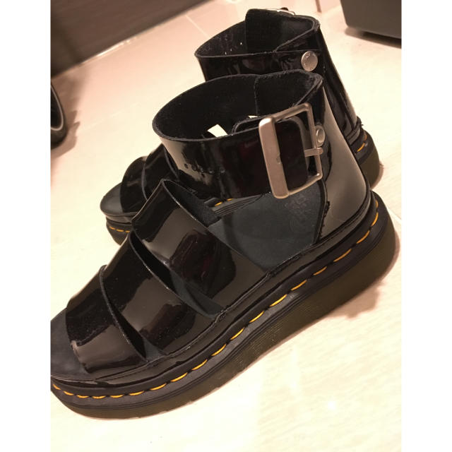 Dr.Martens(ドクターマーチン)のDr.martens CLARISSA PATENT/サンダル エナメル レディースの靴/シューズ(サンダル)の商品写真