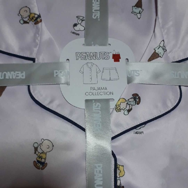 GU(ジーユー)のジーユー　GU　パジャマ(サテン)(半袖)Peanuts レディースのルームウェア/パジャマ(パジャマ)の商品写真
