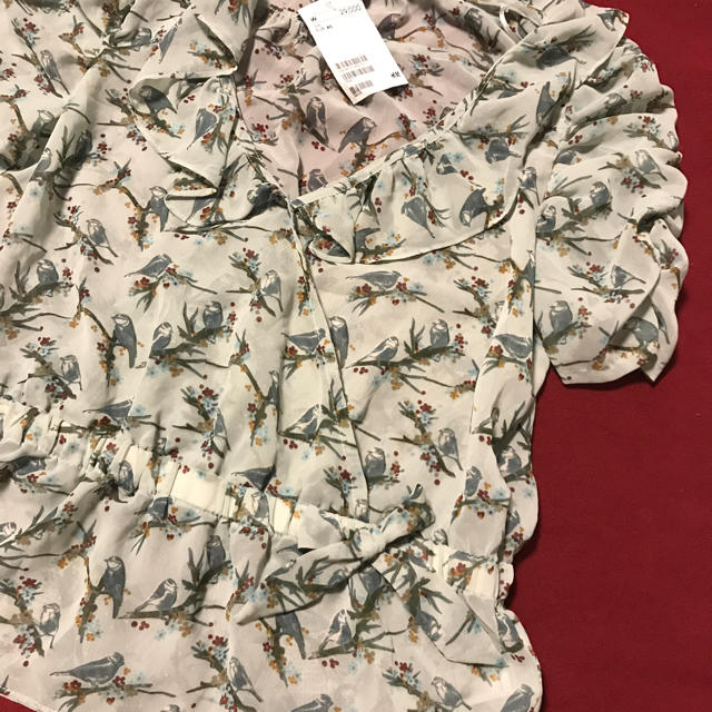 H&M(エイチアンドエム)の【新品】H&M パワーショルダー カシュクール ブラウス シースルー トップス レディースのトップス(シャツ/ブラウス(半袖/袖なし))の商品写真