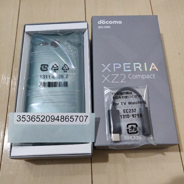 SONY(ソニー)の Xperia XZ2 Compact モスグリーン so05k スマホ/家電/カメラのスマートフォン/携帯電話(スマートフォン本体)の商品写真