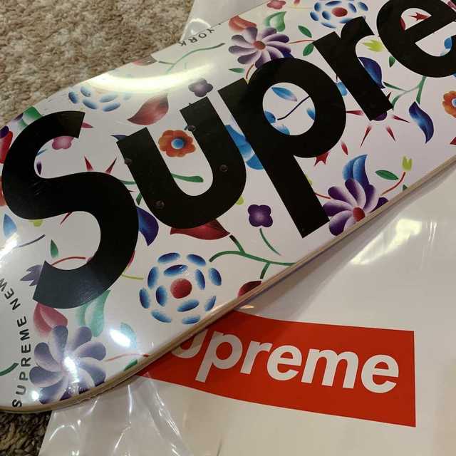 Supreme(シュプリーム)のSupreme Airbrushed Floral Deck 白 スポーツ/アウトドアのスポーツ/アウトドア その他(スケートボード)の商品写真