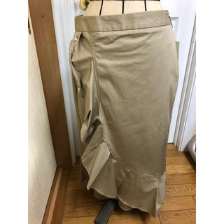 ジーユー(GU)のgu 新品タグ付き スカート(ひざ丈スカート)