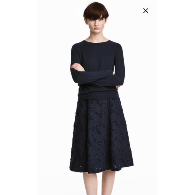 H&M(エイチアンドエム)のH&M　ジャガードリーフフリンジスカート　ネイビー レディースのスカート(ひざ丈スカート)の商品写真