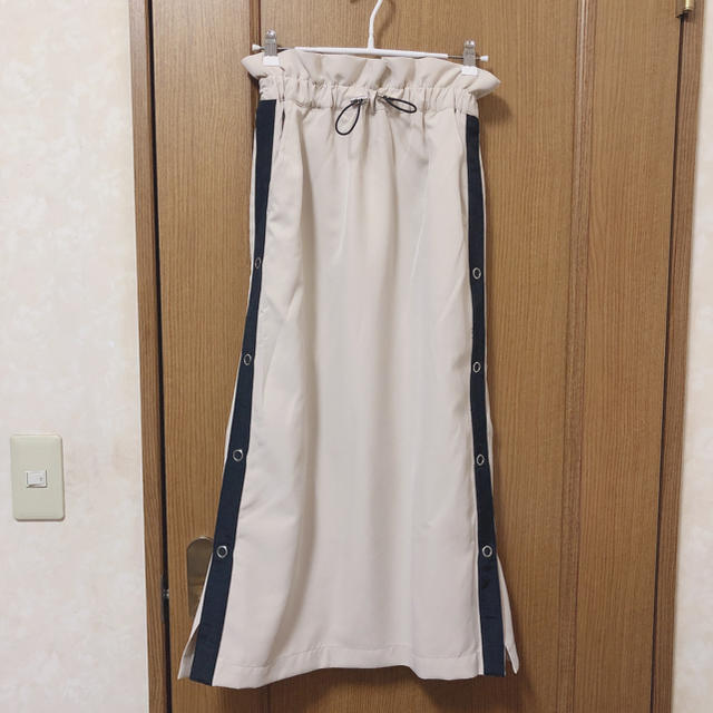PAGEBOY(ページボーイ)のスナップナロースカート レディースのスカート(ひざ丈スカート)の商品写真