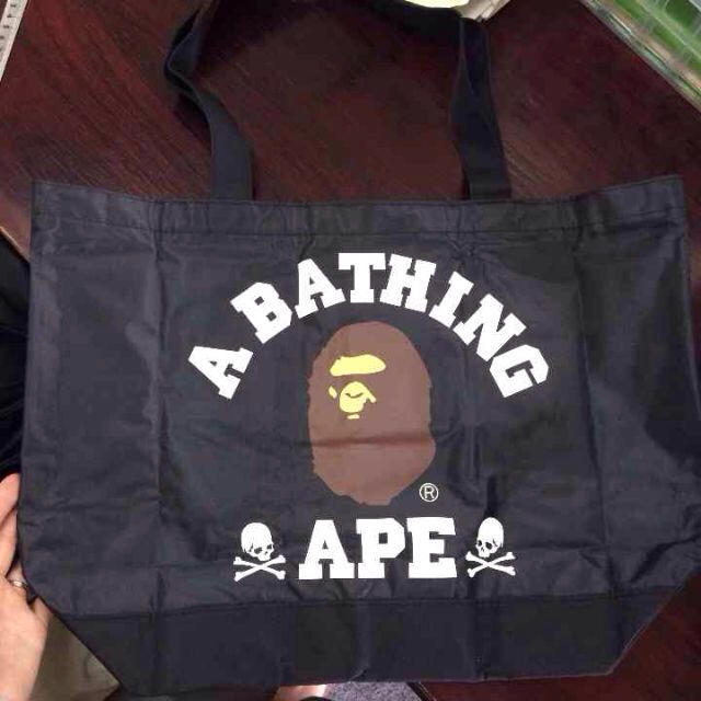 A BATHING APE(アベイシングエイプ)の限定！キャンペーン値下げ！アベイシングエイプ 大きめトートバッグ レディースのバッグ(トートバッグ)の商品写真