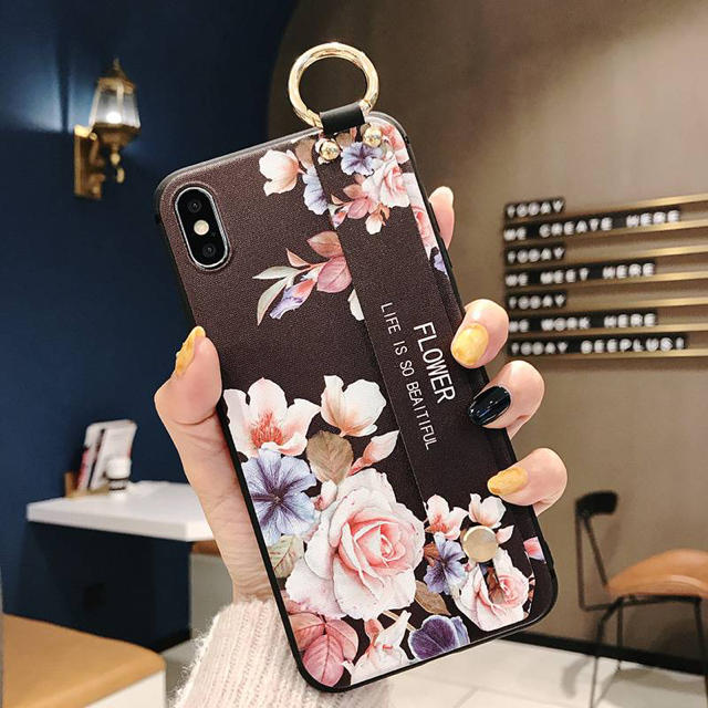 iPhone XR専用 花柄 ブラック 可愛い penの通販 by モッティ's shop｜ラクマ